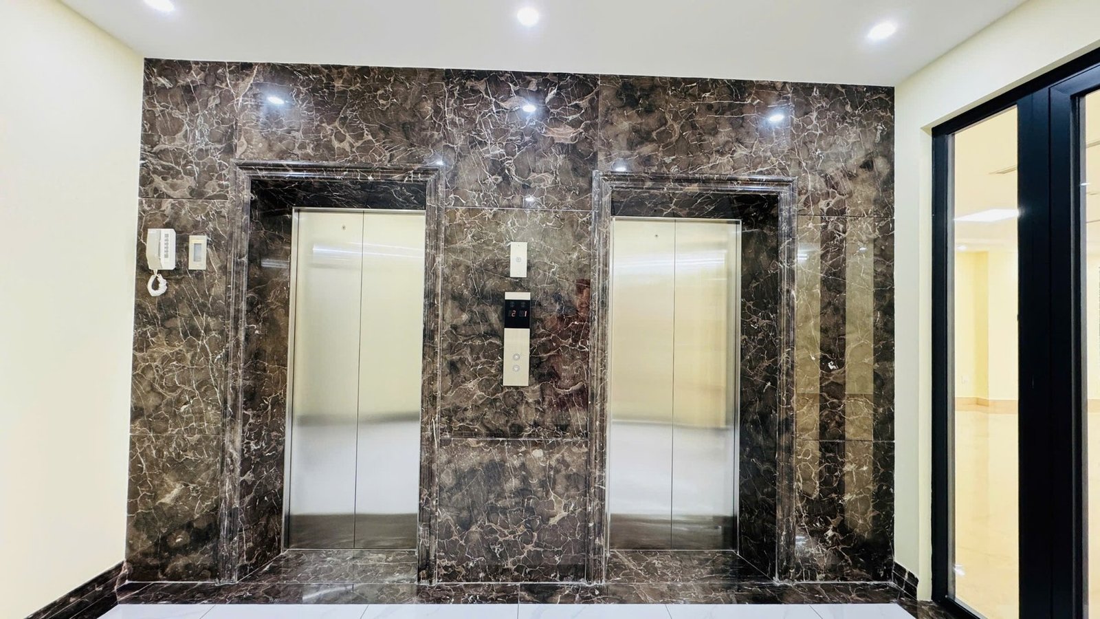 Bán tòa văn phòng mặt phố phường Yên Hòa 360m2, 10 tầng, mt12m giá hơn 300 tỷ Thông sàn – media 7